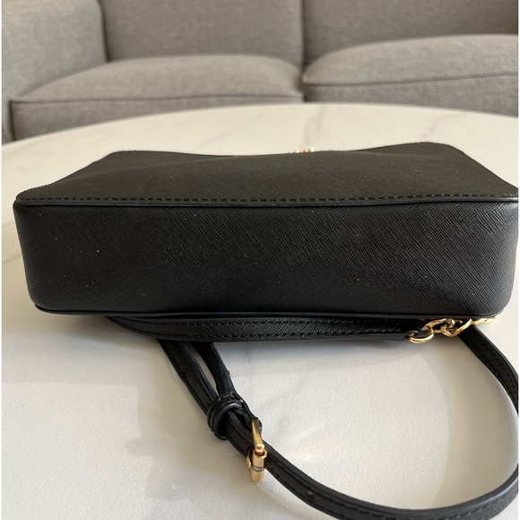 MICHAEL KORS
Chain-Link Saffiano Leather Crossbody Bag - Picture 5 of 8